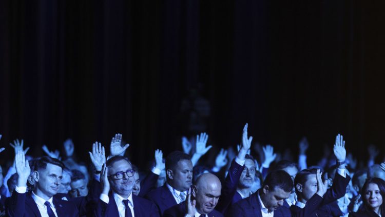 Conducerea PNL a stabilit lista „puciștilor” care vor fi excluși: 16 parlamentari, 3 șefi de CJ și un eurodeputat