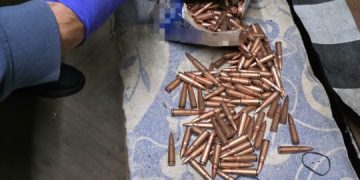 Aproape 500 de cartușe ridicate de polițiști în urma unor percheziții la Sighetu Marmației