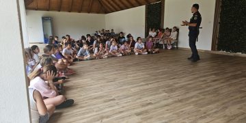 Polițiștii din Maramureș, alături de copiii din taberele de vară: lecții de siguranță și educație rutieră pentru peste 50 de participanți