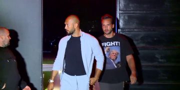 Frații Andrew și Tristan Tate au fost arestați în SUA după ce procurorii din Marea Britanie le-au adus noi acuzații de viol