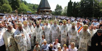 Mii de credincioși la hramul Mănăstirii Bârsana