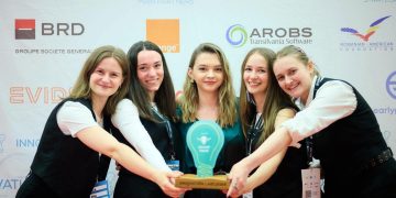 O tânără din Maramureș, în echipa care a creat o brățară inteligentă pentru persoanele cu deficiențe de auz. Proiect premiat la nivel european