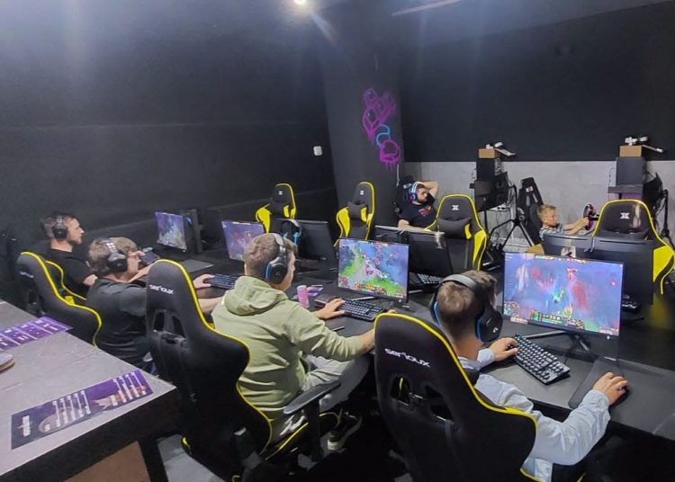 Gaming și educație digitală, combinate într-o întreprindere socială din Baia Mare. Peste 300 de tineri vor beneficia de activități gratuite