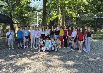25 de elevi din Crasna Vișeului au participat la o excursie educativă în Transilvania