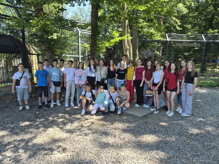 25 de elevi din Crasna Vișeului au participat la o excursie educativă în Transilvania