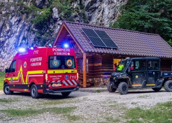 Șapte ore de luptă cu muntele: trei turiști străini, salvați din Piatra Craiului după o drumeție făcută fără echipament adecvat