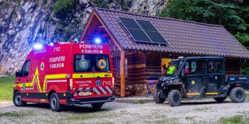 Șapte ore de luptă cu muntele: trei turiști străini, salvați din Piatra Craiului după o drumeție făcută fără echipament adecvat