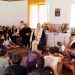 Preasfințitul Părinte Samuel Bistrițeanul, în mijlocul tinerilor din Tabăra de vară de la Mărișel