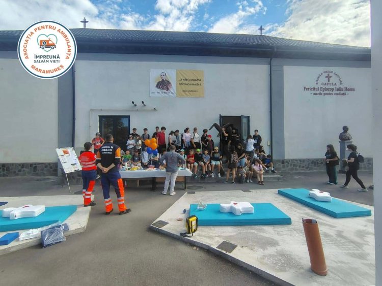 Paramedicii și ambulanțierii din Târgu Lăpuș, întâlnire educativă cu participanții la Tabăra Ecumenică