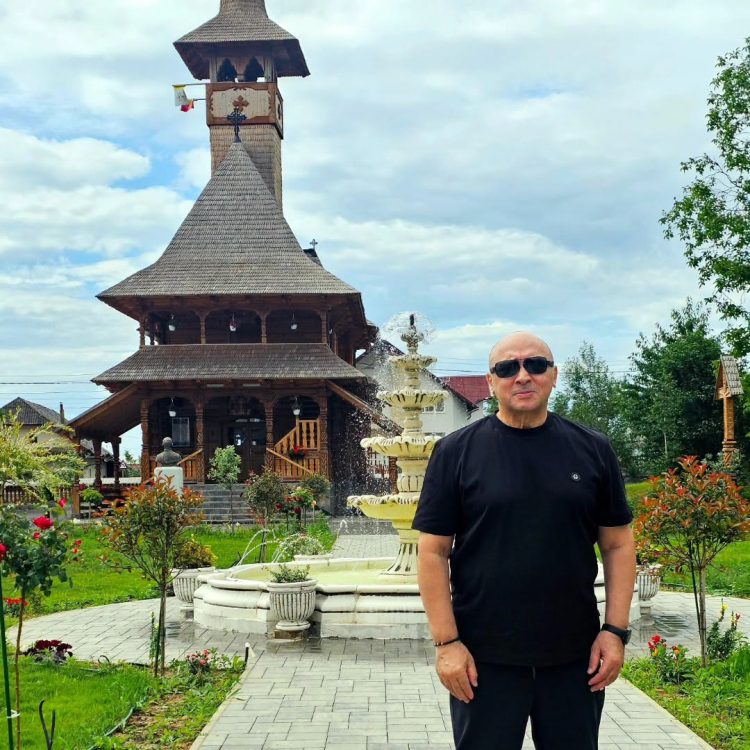 Marcel Pavel promovează bisericile de lemn din Maramureș: „Simbol al identității culturale a regiunii”