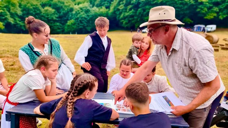 Tinerii din Țara Lăpușului au descoperit natura prin ateliere educative organizate de Parcul Național Munții Rodnei