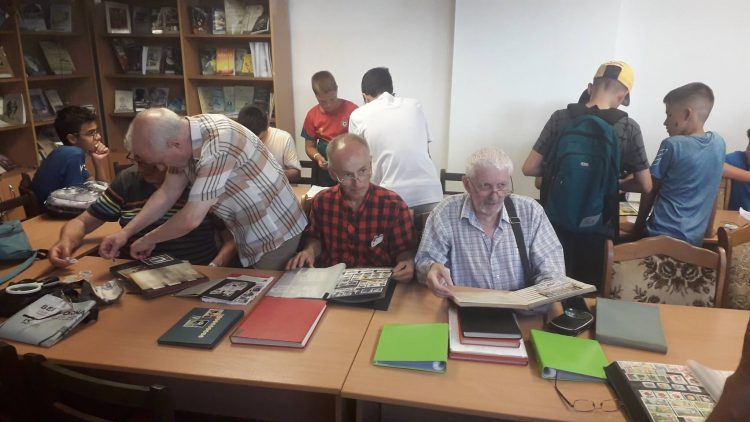 Schimburi filatelice și pasiune pentru colecționare la Biblioteca Județeană „Petre Dulfu” Baia Mare