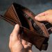 Peste 400.000 de bugetari rămân cu salariile înghețate mai mulți ani!