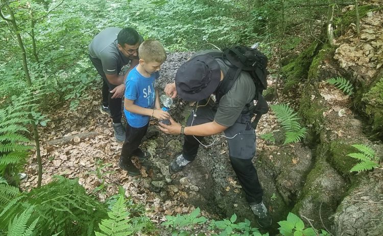 Fântâna „De la Fag” din Ciolt, un izvor cu peste un secol de istorie, poate fi vizitată la „Ceaunul Chiorean”
