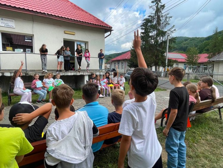 Diplome oferite din suflet la Biblioteca din Firiza. Copiii și-au descoperit calitățile prin ochii prietenilor