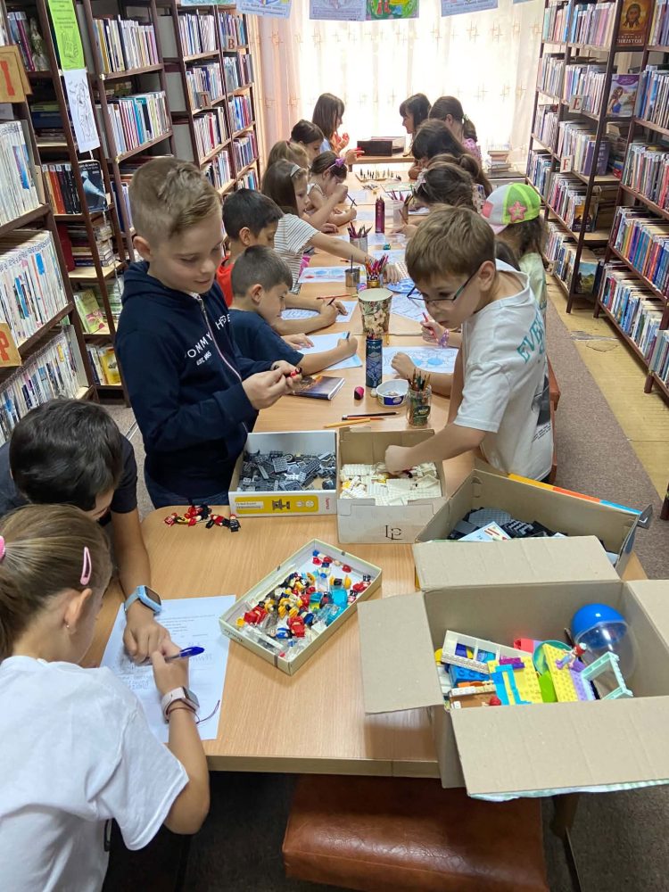 Fără telefoane, mai multă joacă! Biblioteca din Baia Mare îi invită pe copii la un atelier gratuit