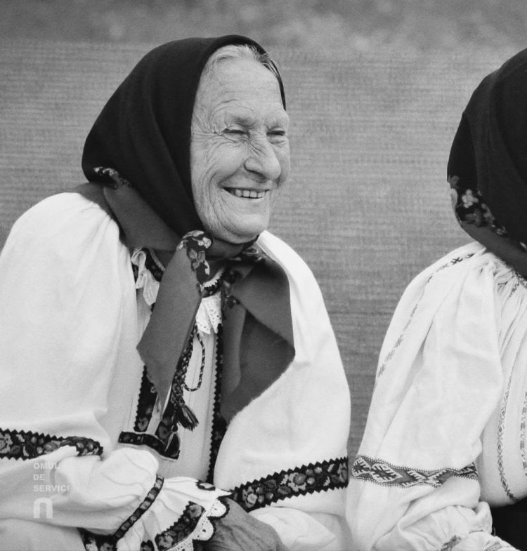 Doliu în Lăpuș. S-a stins din viață Maria Dumitru, una dintre horitoarele care au păstrat vie tradiția locului