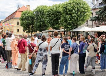 Voluntari din SUA au descoperit Baia Mare la pas. O nouă ediție City Hunt a adus istoria orașului mai aproape de tineri