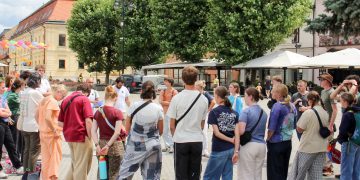 Voluntari din SUA au descoperit Baia Mare la pas. O nouă ediție City Hunt a adus istoria orașului mai aproape de tineri