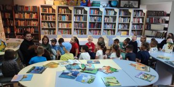 Vacanță cu povești la Biblioteca Județeană. Copiii din Tăuții-Măgherăuș au descoperit bucuria lecturii