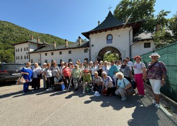 Seniorii de la CASPEV Baia Mare, într-un pelerinaj al credinței și al prieteniei la Prislop, Râmeț și Dumbrava