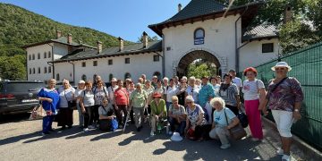 Seniorii de la CASPEV Baia Mare, într-un pelerinaj al credinței și al prieteniei la Prislop, Râmeț și Dumbrava