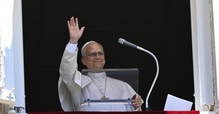 Angelus. Papa: Domnul poartă povara crucii primul și împreună cu noi toți fără să ne lase singuri