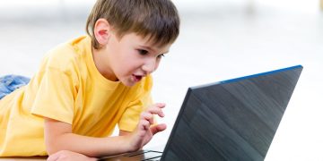 Pericolele din online, în atenția Direcției de Asistență Socială Baia Mare: Copiii, încurajați să ceară ajutor și să spună „nu”