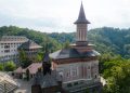 Mănăstirea Rohia, ridicată din durerea unui tată. Povestea emoționantă din spatele unuia dintre cele mai iubite lăcașuri din Maramureș