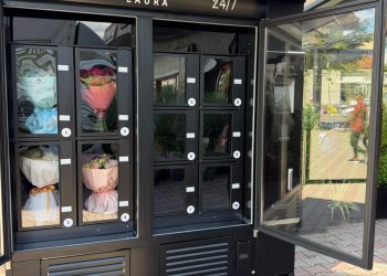 Prima florărie non-stop din Baia Mare. Florăria Laura a inaugurat un tonomat de flori disponibil 24/7