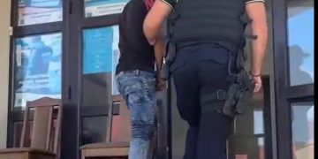 A smuls bijuteria unei bătrâne și a fugit – Polițiștii băimăreni l-au identificat și l-au trimis după gratii