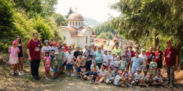 Copiii din Parohia Dumbrăvița au trăit o experiență de neuitat la Școala de Vară de la Mănăstirea Chiuzbaia