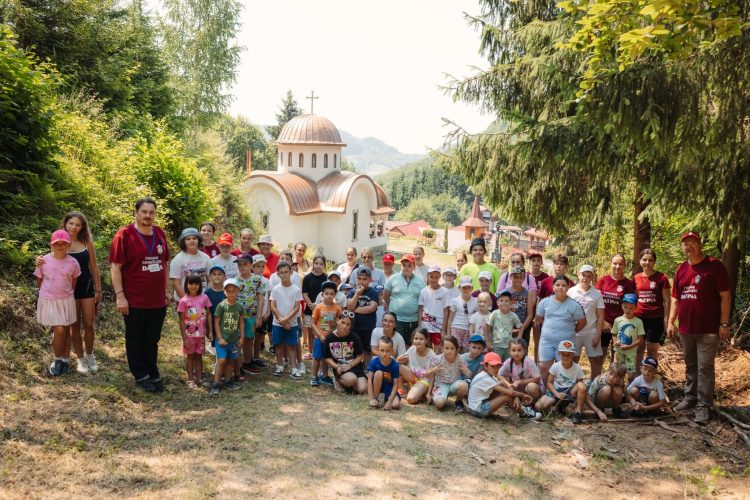 Copiii din Parohia Dumbrăvița au trăit o experiență de neuitat la Școala de Vară de la Mănăstirea Chiuzbaia