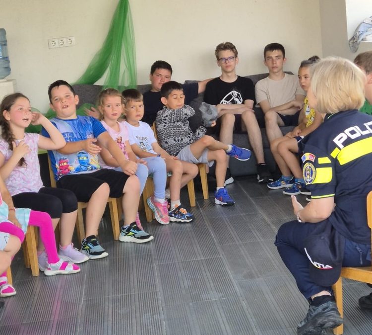 Educație preventivă în taberele de vară – peste 300 de copii au participat la activitățile polițiștilor maramureșeni