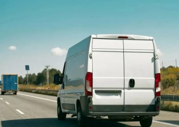 Uniunea Europeană înăsprește regulile – Dubițele care ies din țară trebuie echipate cu tahograf