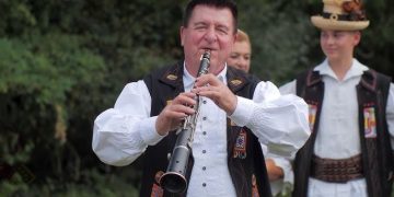 Din Maramureș până în Australia. „Doina Frunzei” a maestrului Dumitru Dobrican, propusă pentru terapie prin muzică
