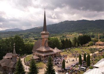 Credincioși din Maramureș, reuniți la hramul Mănăstirii Dragomirești