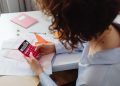 Experții în finanțe personale explică cele mai comune greșeli pe care le faci când intri în panică financiară