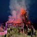 Incendiu de proporții la biserica de lemn din Posta. Flăcările au cuprins întreaga construcție