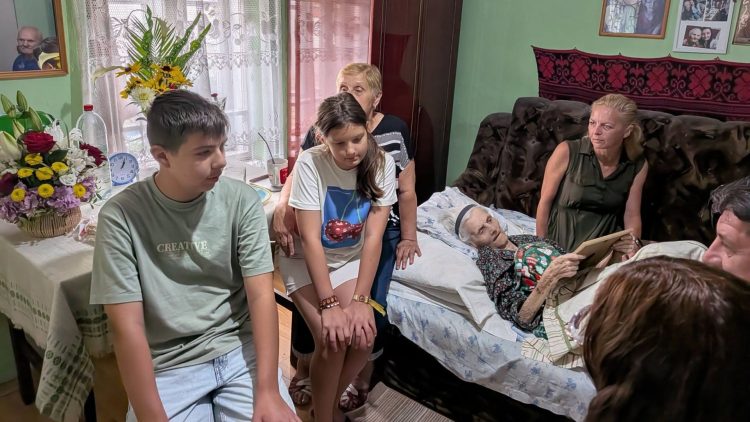 O femeie din Cugir a împlinit 111 ani. Noja Paladia este cea mai în vârstă persoană din România