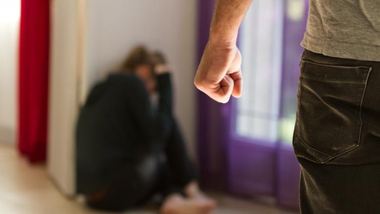 Dosar penal și ordin de protecție provizoriu după un caz de violență în familie, la Borșa