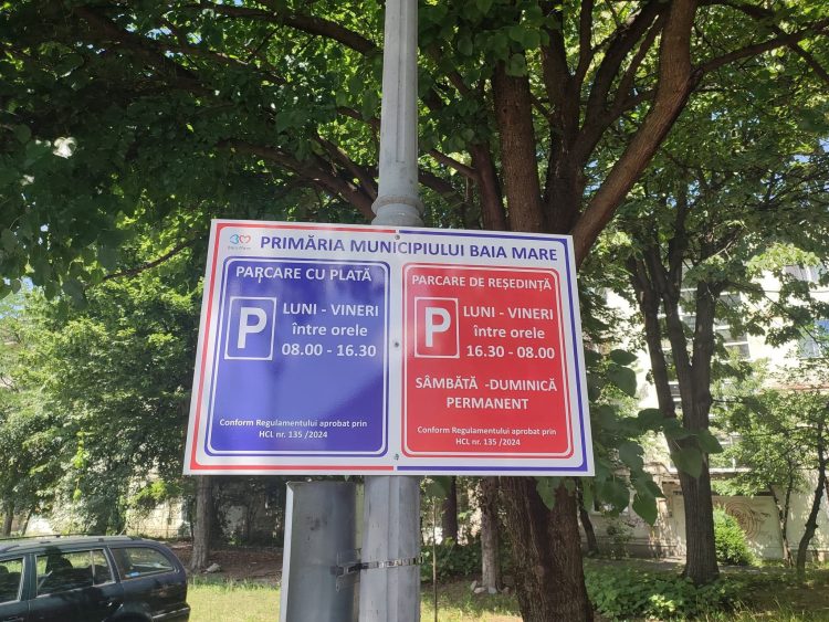 Primăria Baia Mare reduce la jumătate numărul locurilor de „parcare roșie” din parcarea instituției