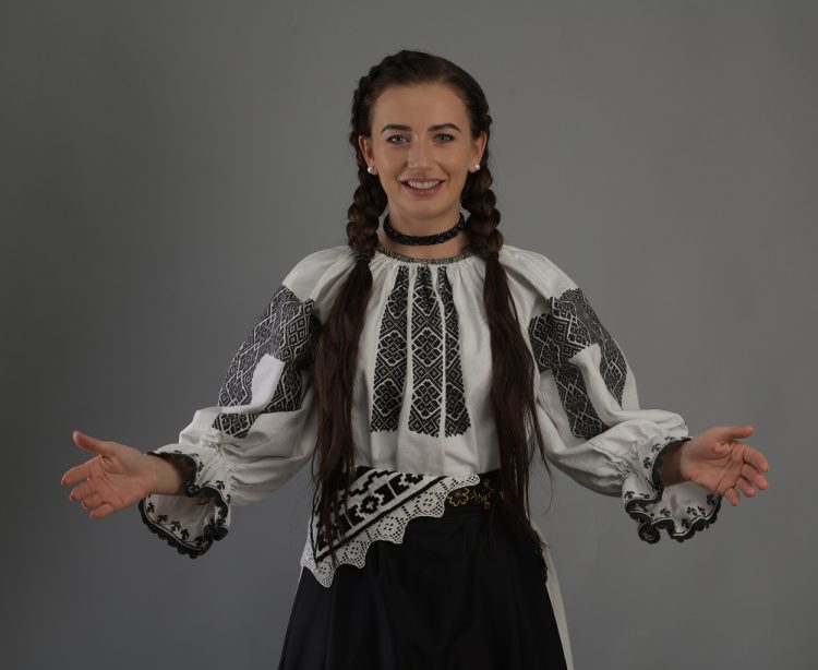 Paula Hrișcu susține un concert extraordinar la Șomcuta Mare