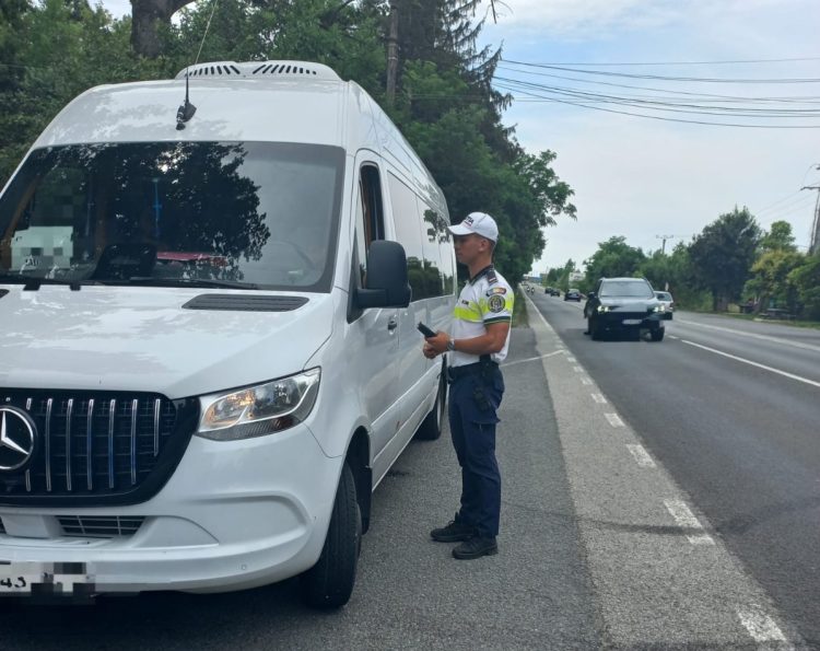 Controale la sânge în transportul de persoane – Amenzi de peste 19.000 de lei, autocar imobilizat și șoferi sancționați