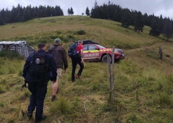 Zile intense pentru echipa Salvamont Maramureş. Au fost salvaţi patru ucraineni rătăciţi în munte, un cioban cu dureri abdominale puternice şi un tânăr rănit după o coborâre în rapel pe cascadă