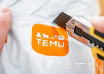 Alertă pentru clienții Shein și Temu – Teste de laborator au descoperit substanțe toxice în articole vestimentare