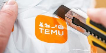 Alertă pentru clienții Shein și Temu – Teste de laborator au descoperit substanțe toxice în articole vestimentare