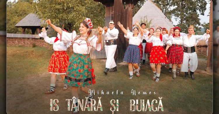 „Din inima Maramureșului, pentru o nouă generație: Mihaela Nemes lansează: „Îs tânără și buiacă”