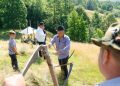 Clacă de cosit în Maramureș: tradiție, muncă și voie bună la cea de-a cincea ediție