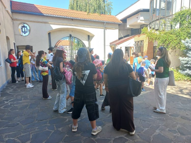 Muzeul din Baia Mare îi provoacă pe copii să devină „Mici Arheologi”